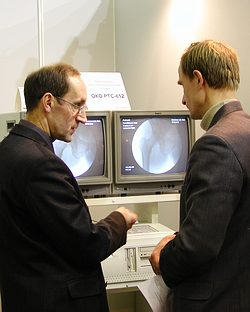 Стенд Научно-исследовательской производственной компании ЭЛЕКТРОН на  выставке Здравоохранение-2002 - Специальный репортаж РМС-Экспо