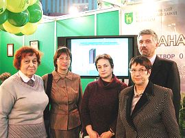 Рабочая группа Тимодепрессина д.б.н. В.И. Дегин, д.б.н. О.В.Семина, к.б.н. Т.Н. Семенец, к.м.н. А.Ю.Терехова, к.м.н. Ю.Е. Виноградова (справа на лево) -  АПТЕКА 2002 - Репортаж РМС-Экспо